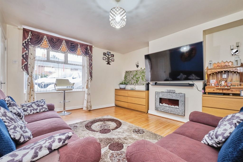 Property photo 2 of 17