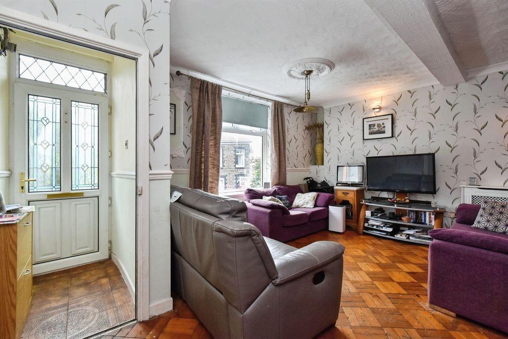 Property photo 2 of 18