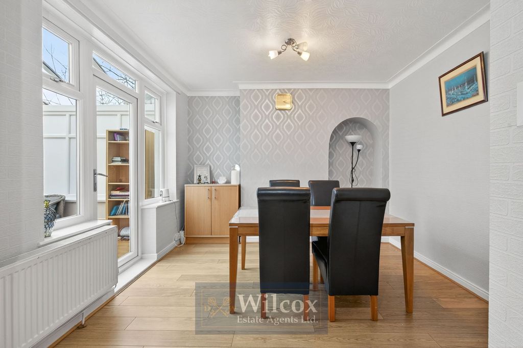 Property photo 3 of 32