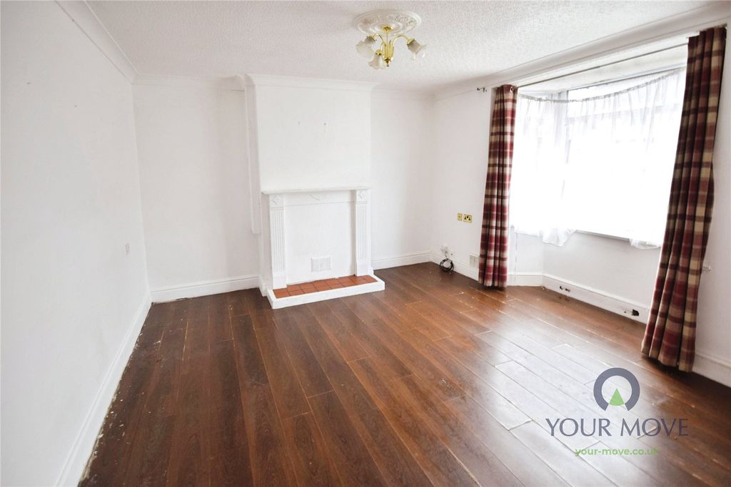 Property photo 2 of 12 Lounge