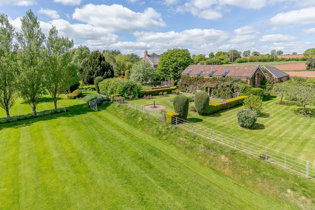 Property photo 2 of 31 Grounds