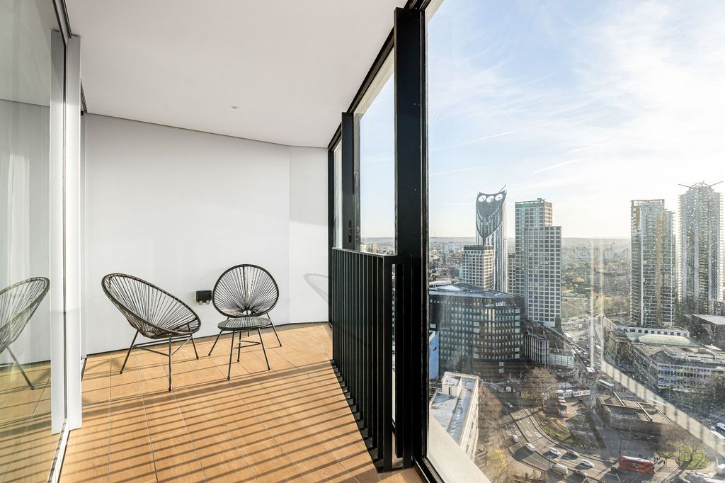 Property photo 1 of 24