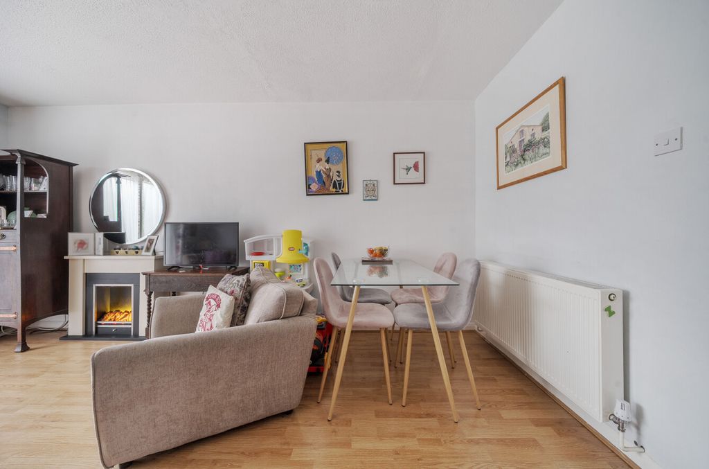 Property photo 3 of 19 1397299-8-6966148...