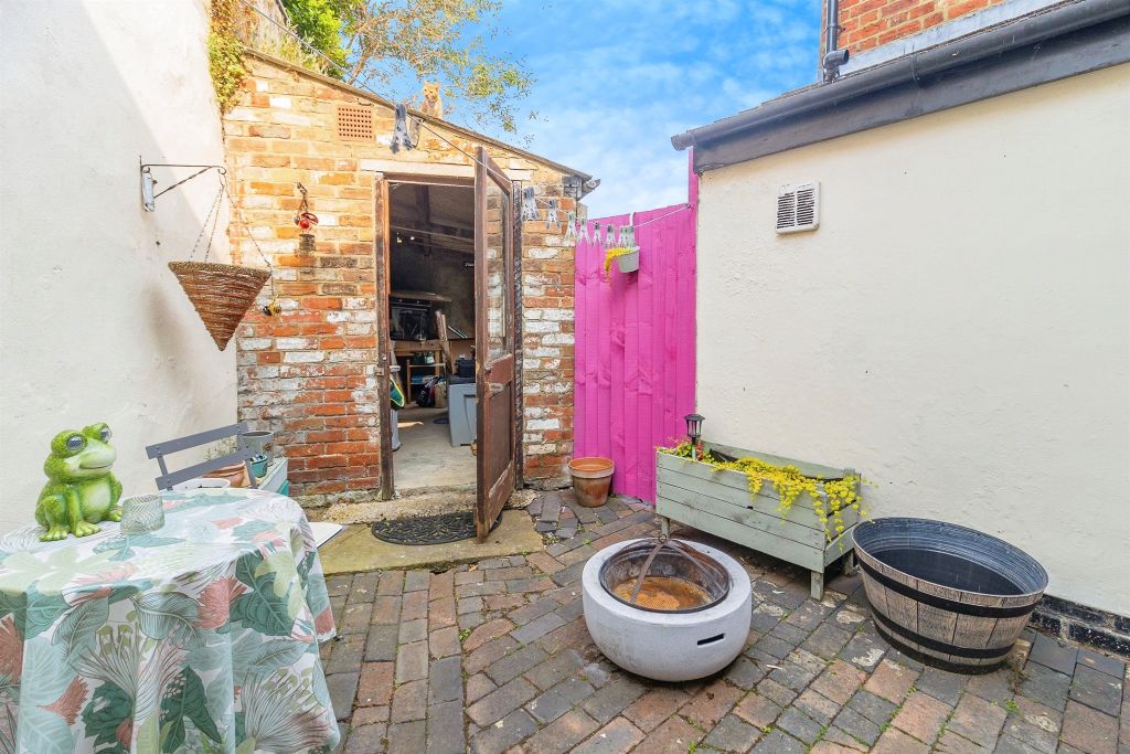 Property photo 2 of 17
