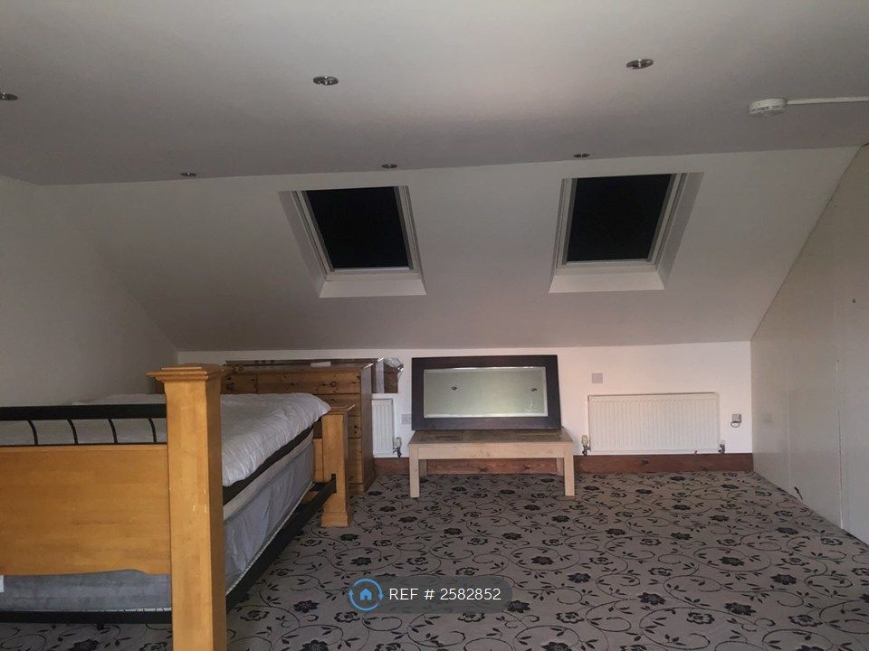 Property photo 3 of 9 Loft Room