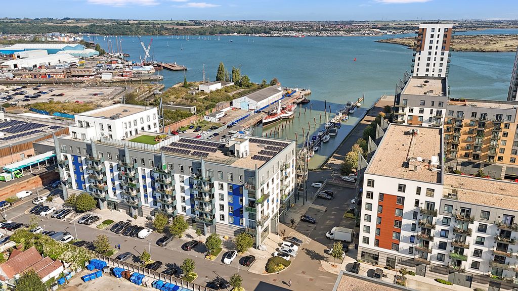 Property photo 1 of 9 2 Bed Flat For Sale Ocean Drive, Gillingham Me7