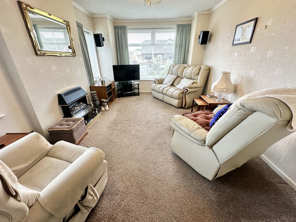 Property photo 2 of 25