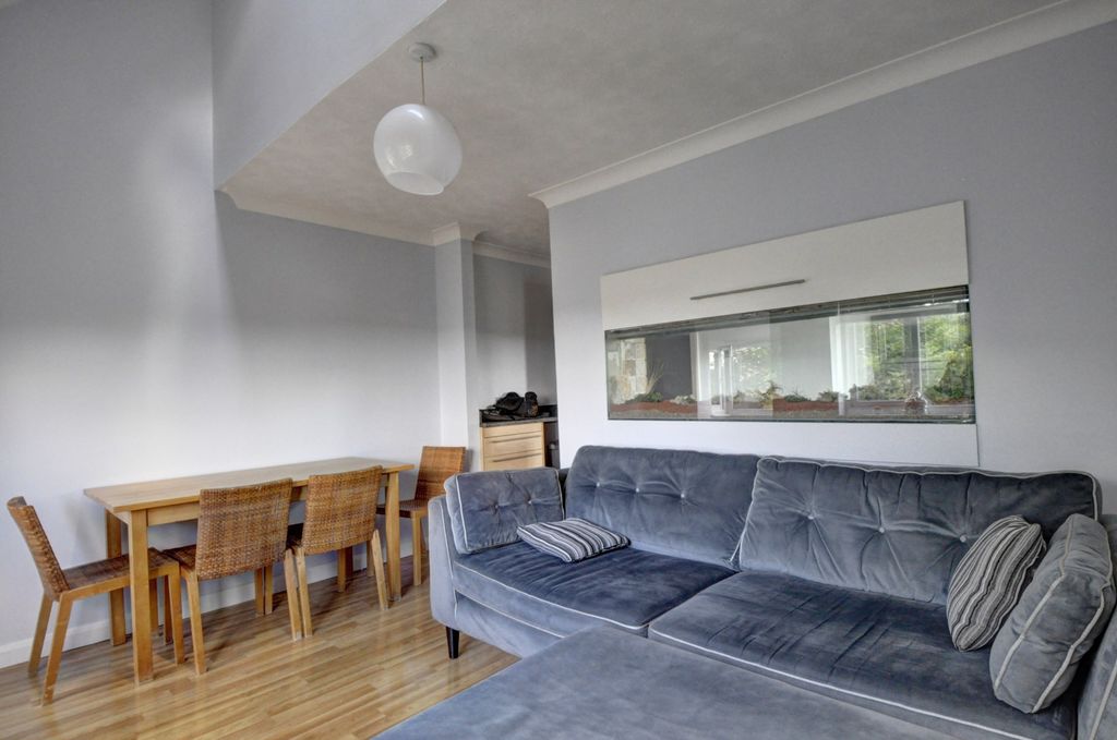Property photo 3 of 8 30002628-Hr-3