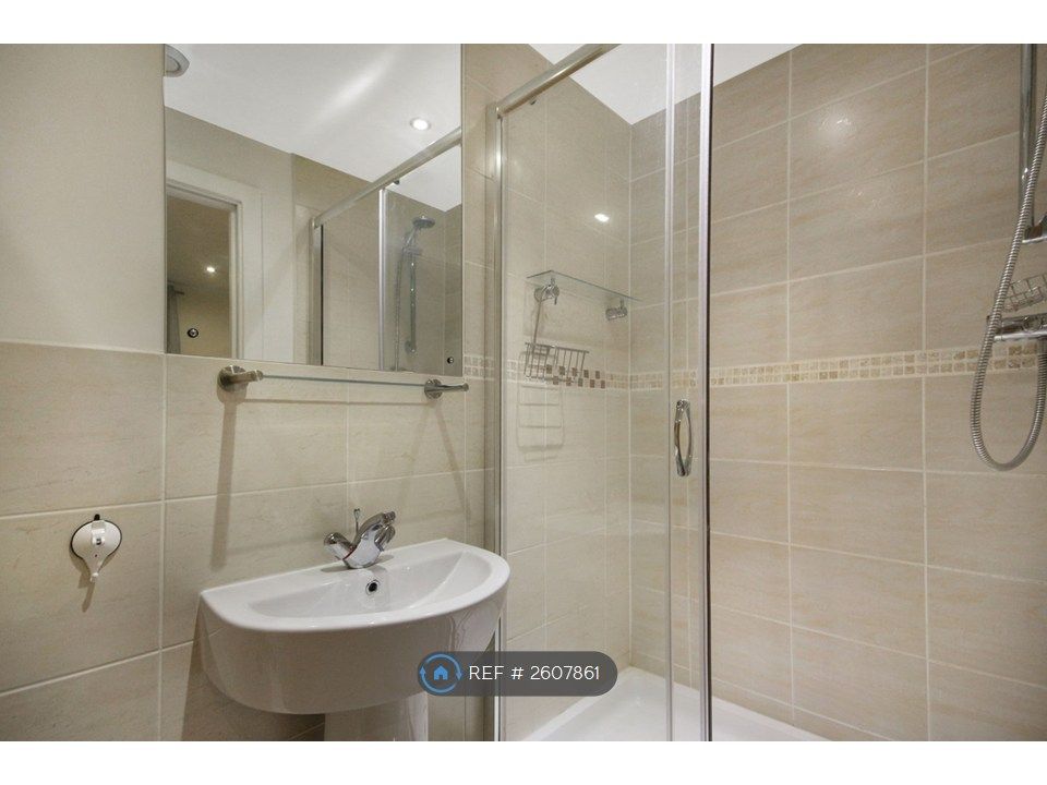 Property photo 3 of 8 Ensuite Shower