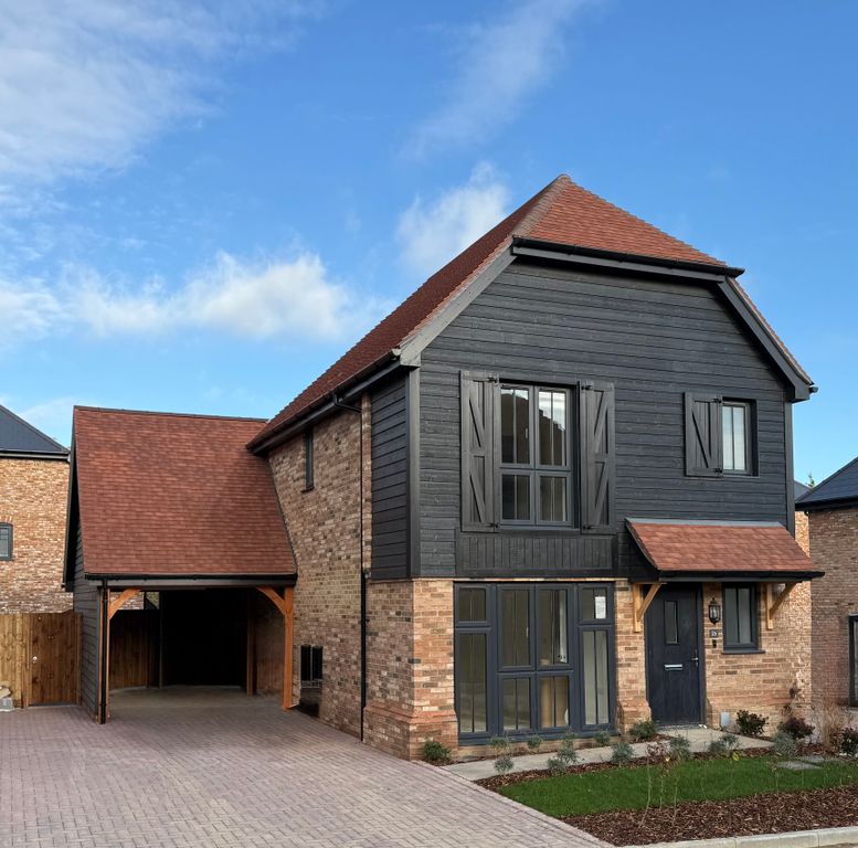 Property photo 1 of 10 Laburnham