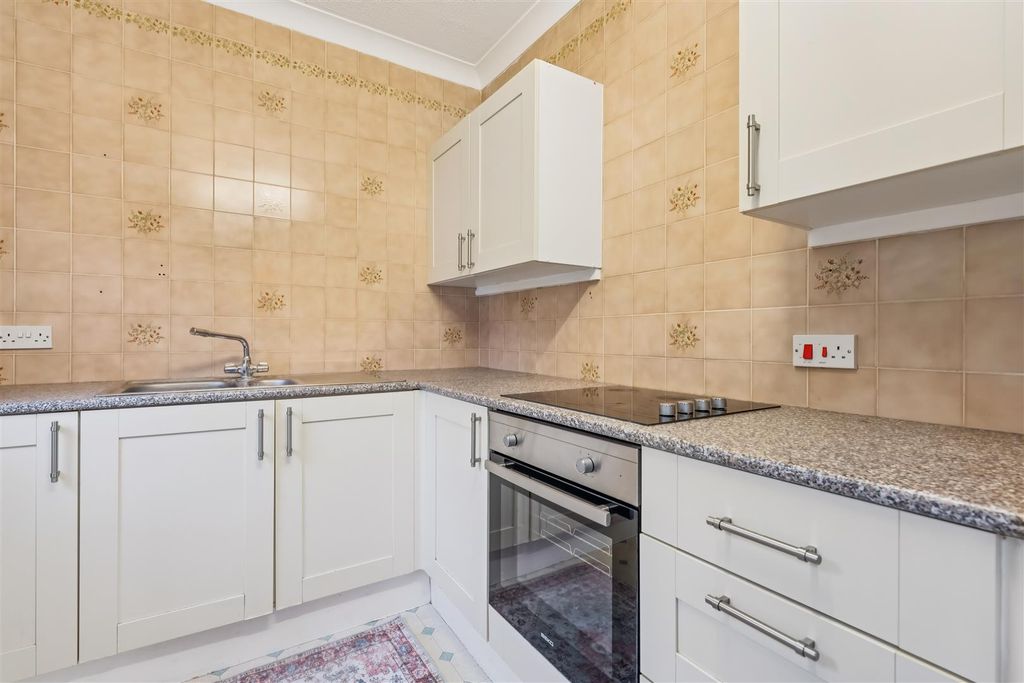 Property photo 3 of 14 Homecross House, W4 - For Sale