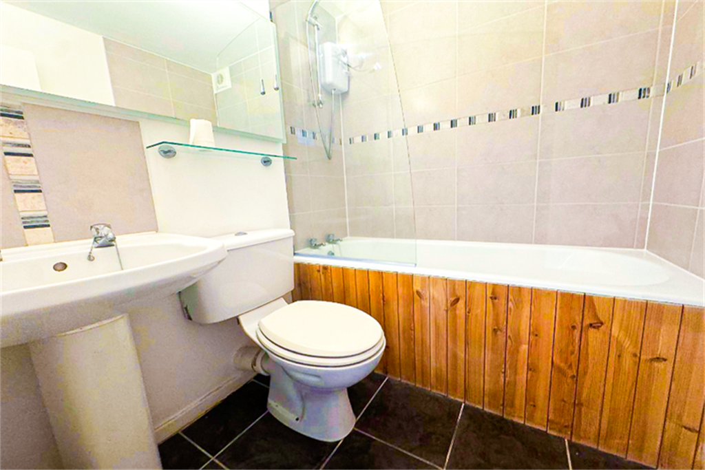 Property photo 2 of 8 (Main)