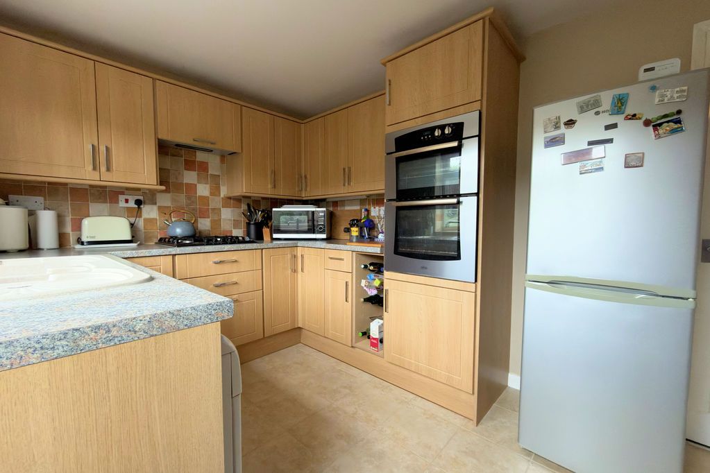 Property photo 3 of 16 Kitchen