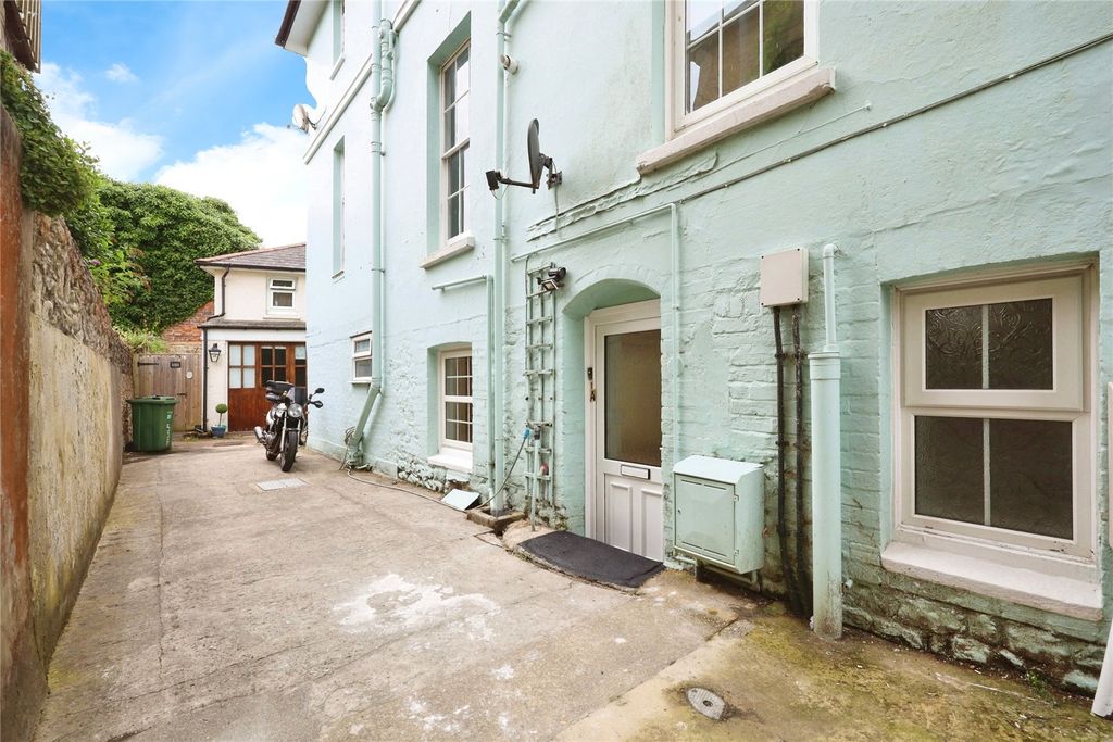 Property photo 2 of 14 Picture No. 10