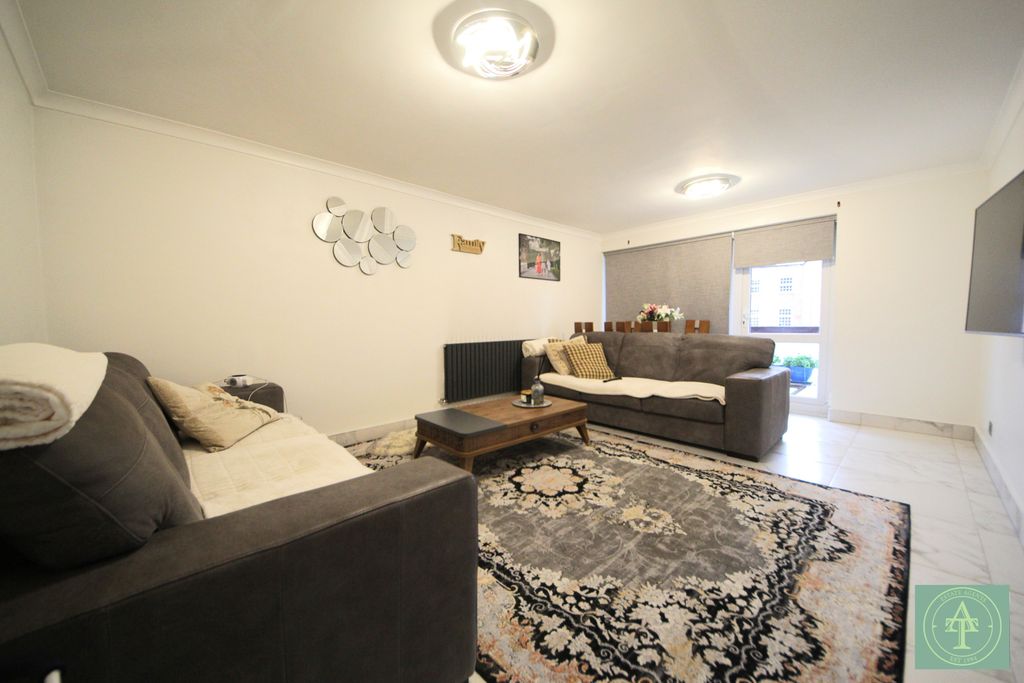 Property photo 2 of 8 Gallery