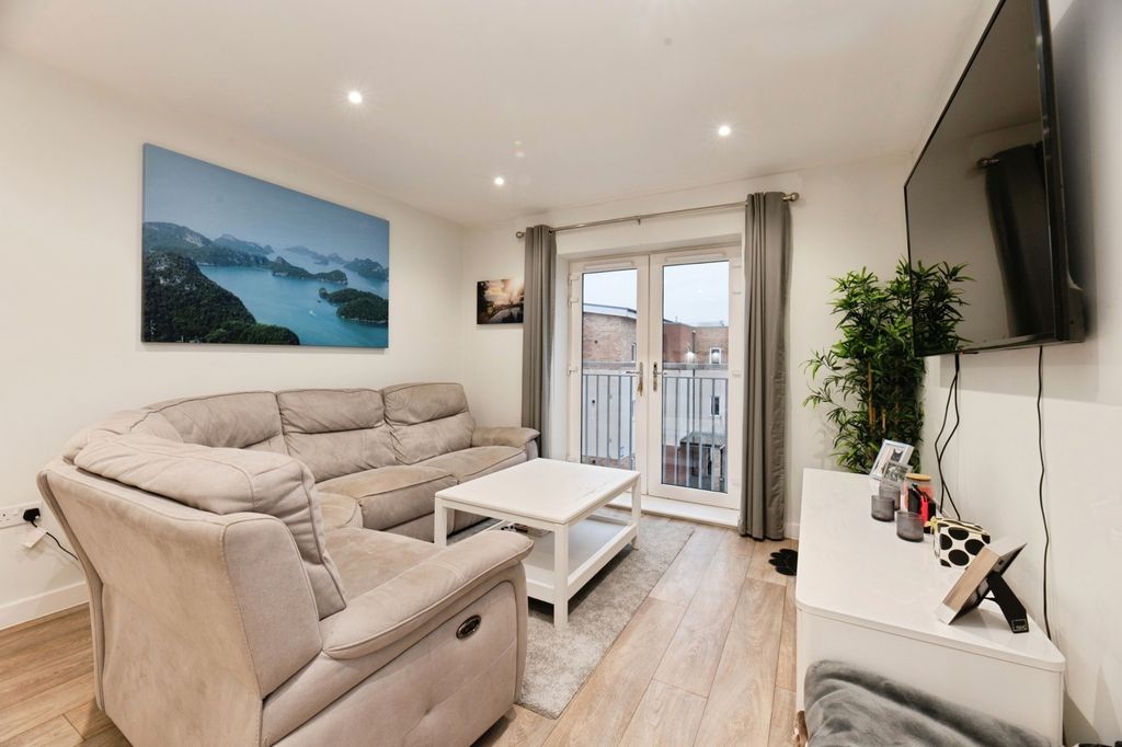 Property photo 2 of 13 Pbox-Img.Jpg