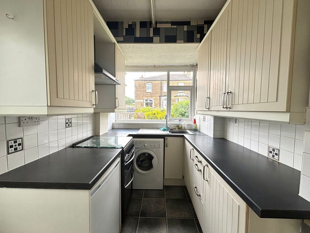 Property photo 2 of 12 Kitchen 2