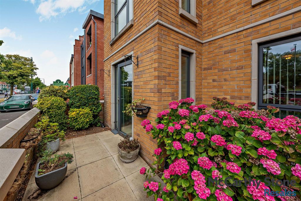 Property photo 1 of 16 8697476-Exterior03-800.Jpg