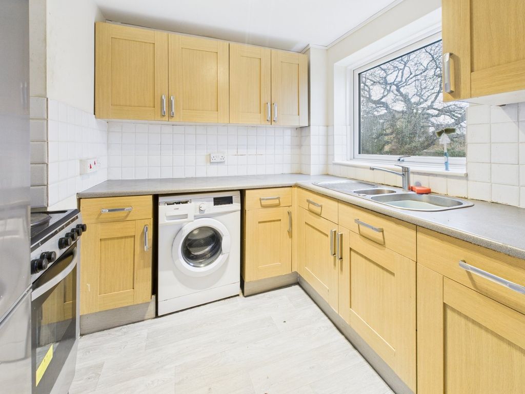 Property photo 2 of 12 Kitchen