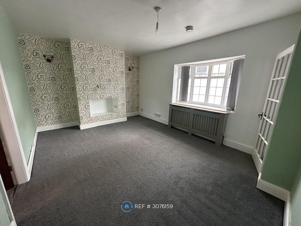 Property photo 3 of 13 Living Room