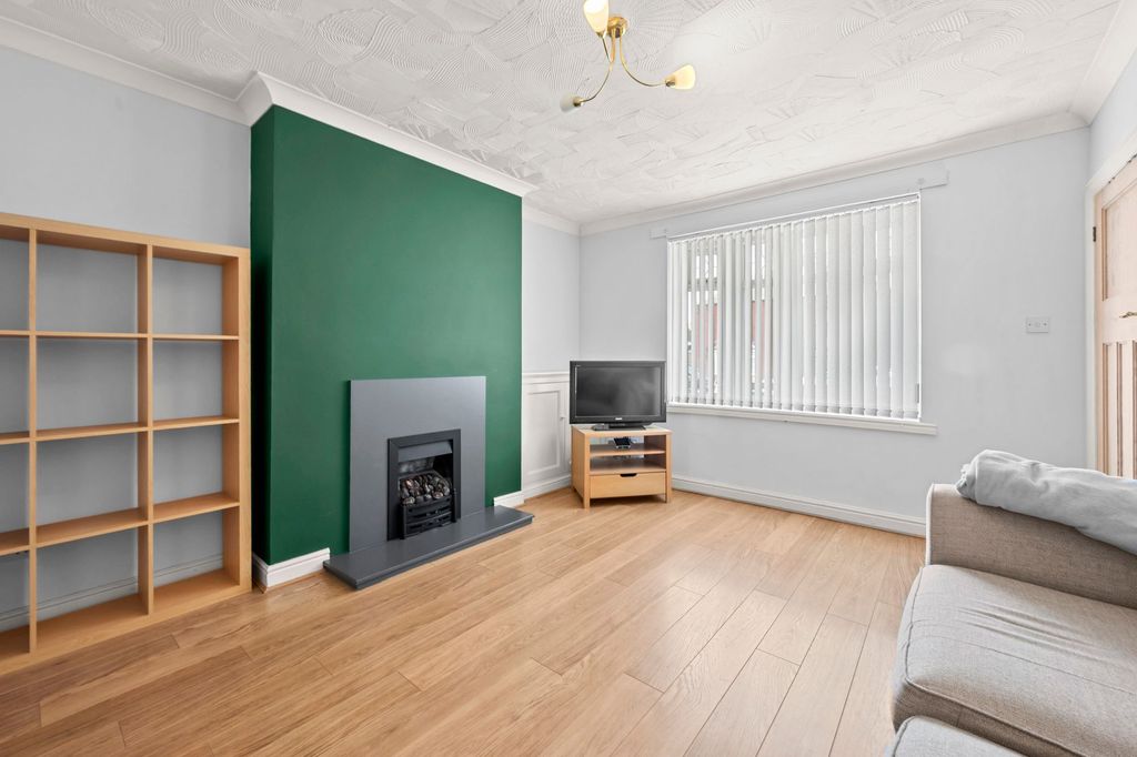 Property photo 2 of 28