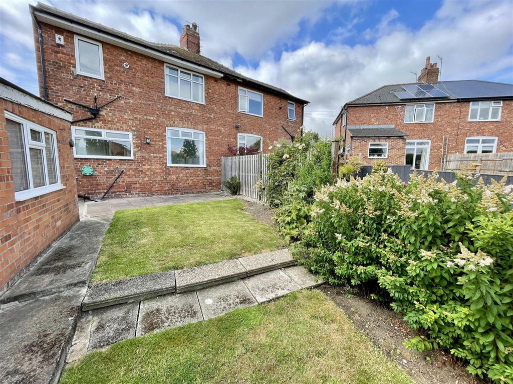 Property photo 2 of 15 Externally