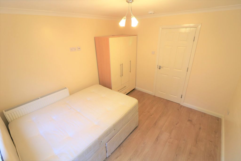 Property photo 2 of 25