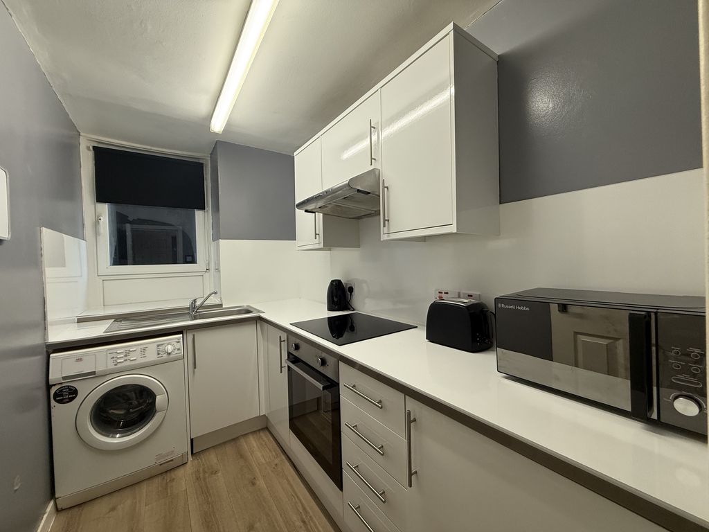 Property photo 1 of 4 Kitchen
