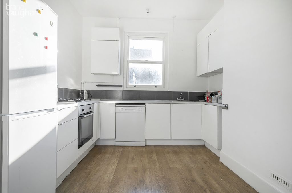 Property photo 2 of 8 Kitchen