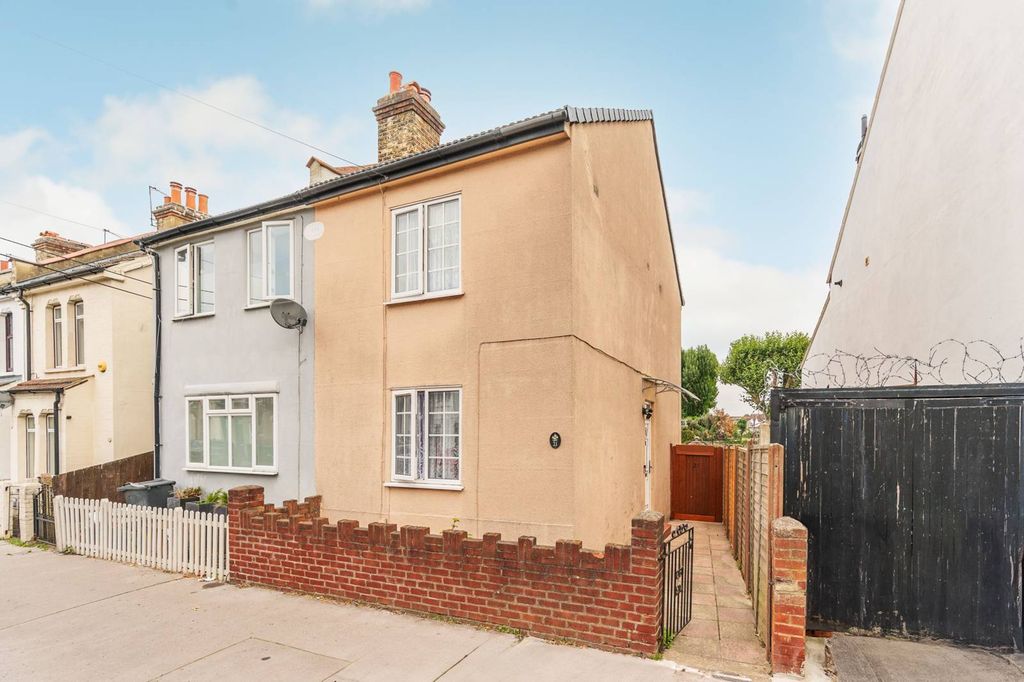 Property photo 2 of 12