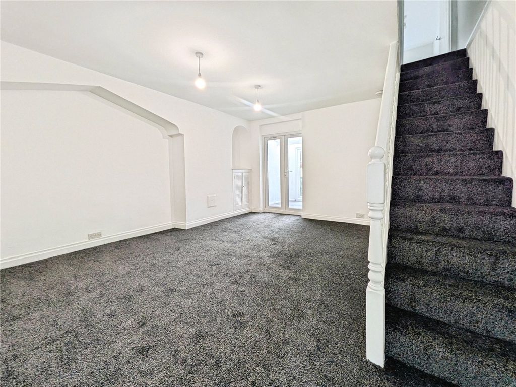 Property photo 2 of 13 Picture No. 12