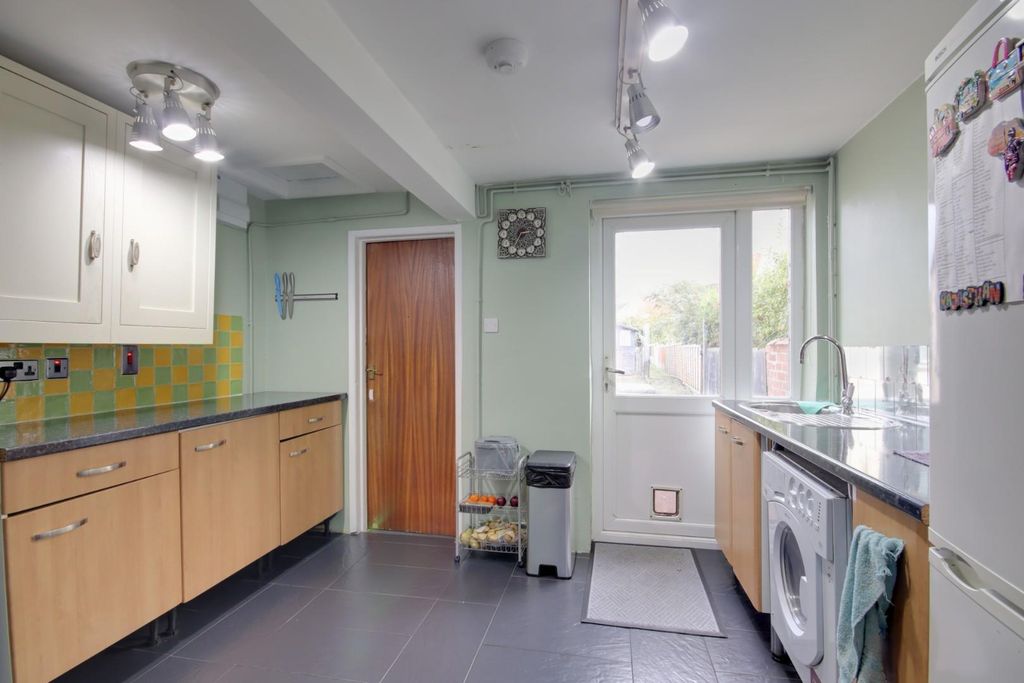 Property photo 2 of 12 Kitchen