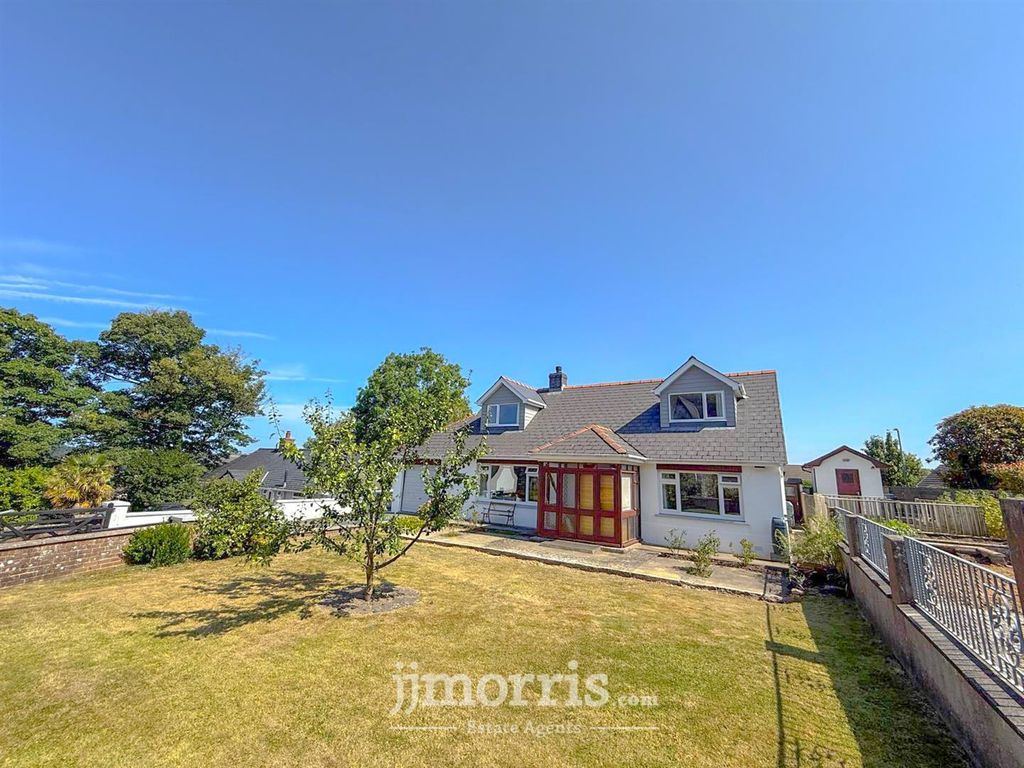 Property photo 2 of 54