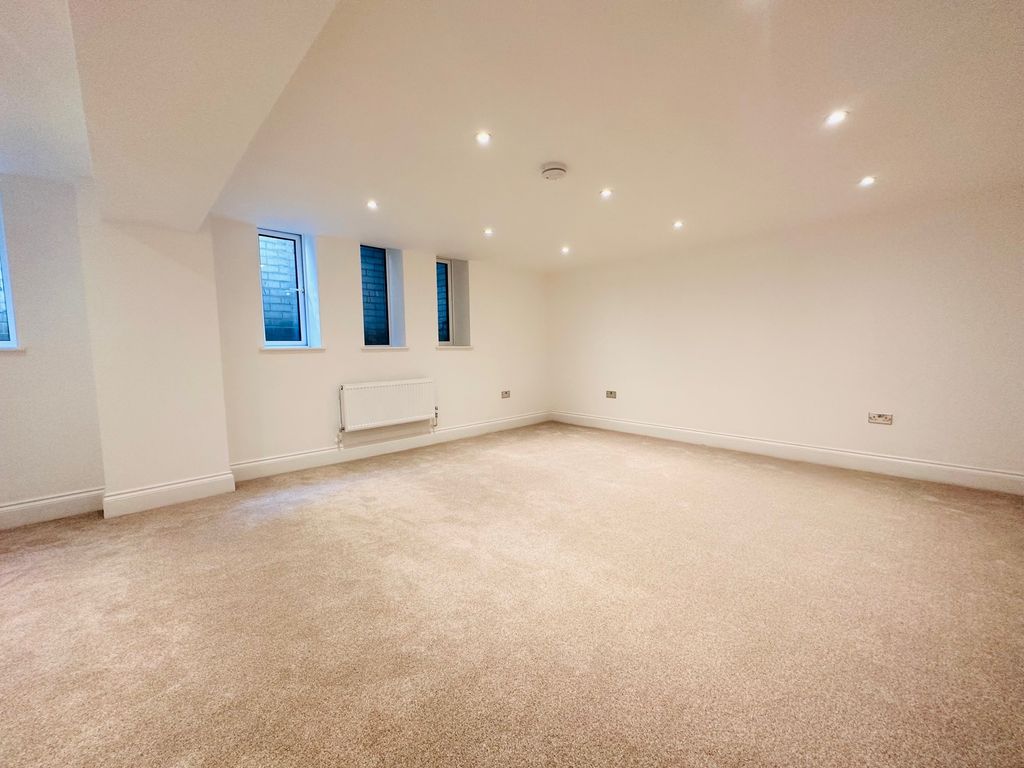 Property photo 3 of 9 Bedroom 1
