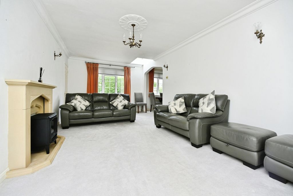 Property photo 2 of 27 Living Room