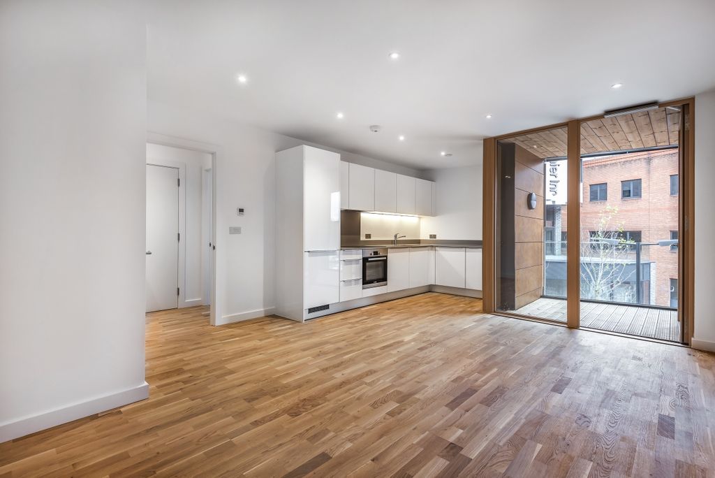 Property photo 1 of 8 Kitchen Reception