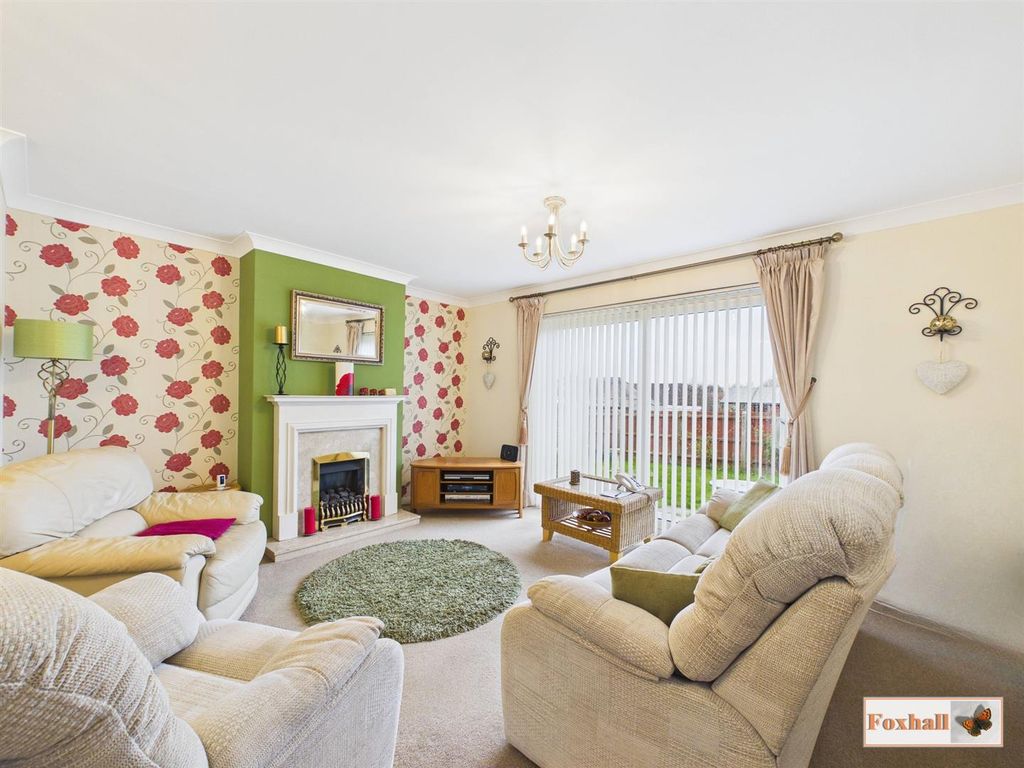 Property photo 3 of 17 Lounge/Diner