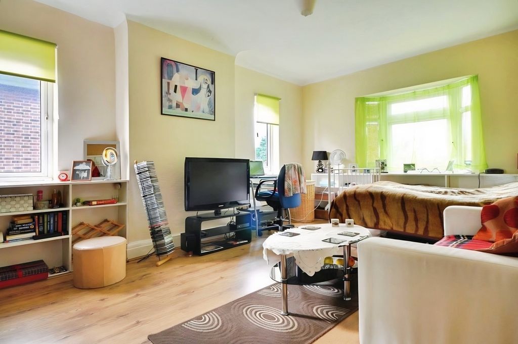 Property photo 3 of 7 Pbox-Img.Jpg