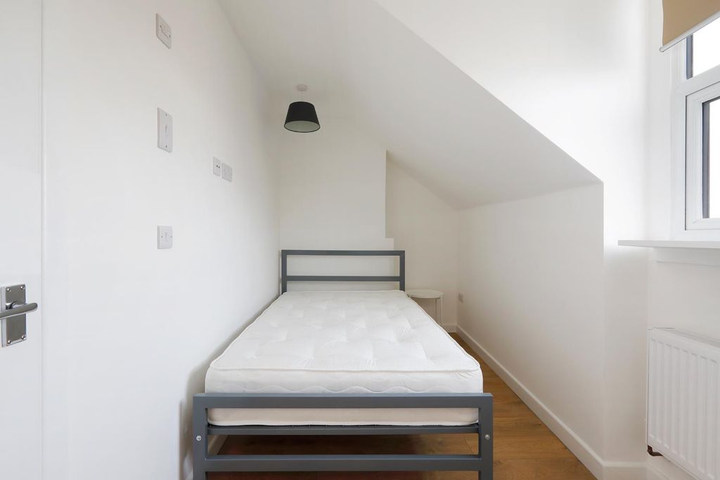 Property photo 3 of 12 Bedroom