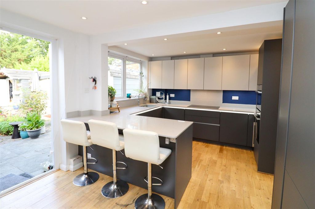 Property photo 2 of 20 Kitchen/Breakfast Room