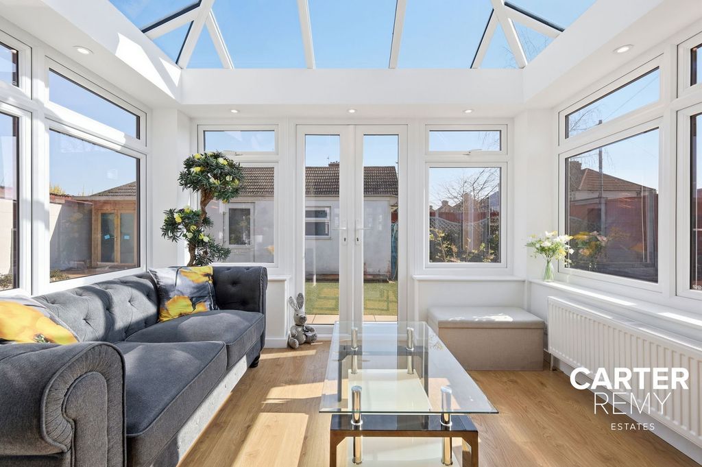 Property photo 3 of 27