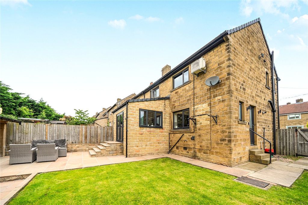 Property photo 1 of 17 External