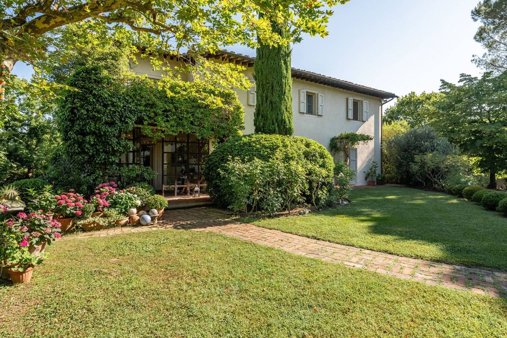 Property photo 1 of 33