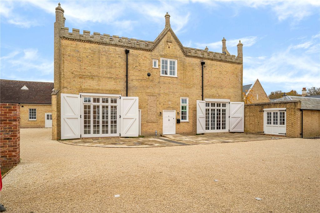 Property photo 3 of 8 Brampton Park House