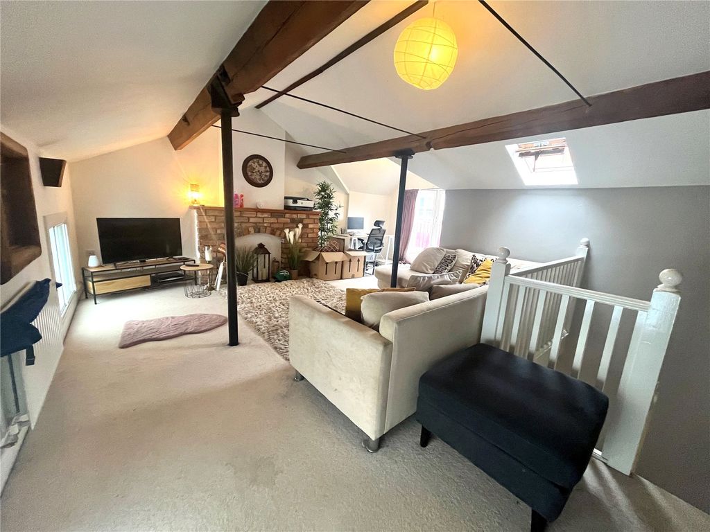 Property photo 2 of 10 Lounge