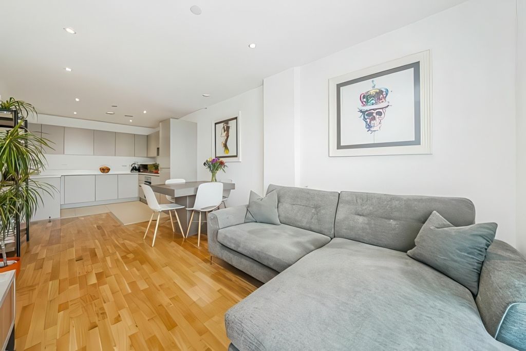 Property photo 2 of 15 4276922