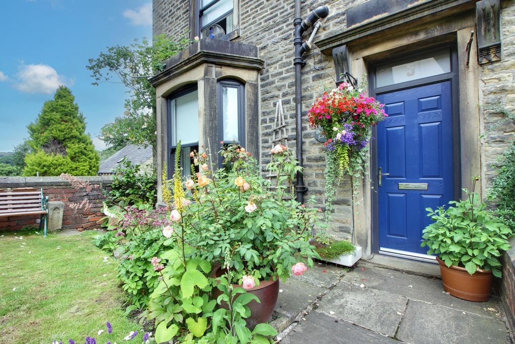 Property photo 2 of 38 Garden Front