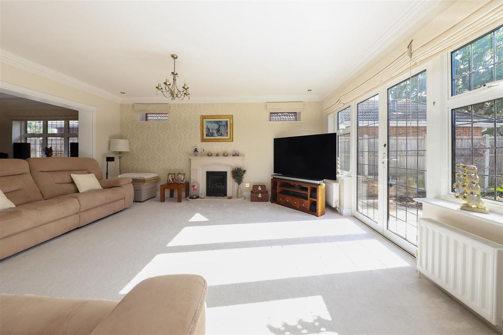 Property photo 2 of 25 Living Room