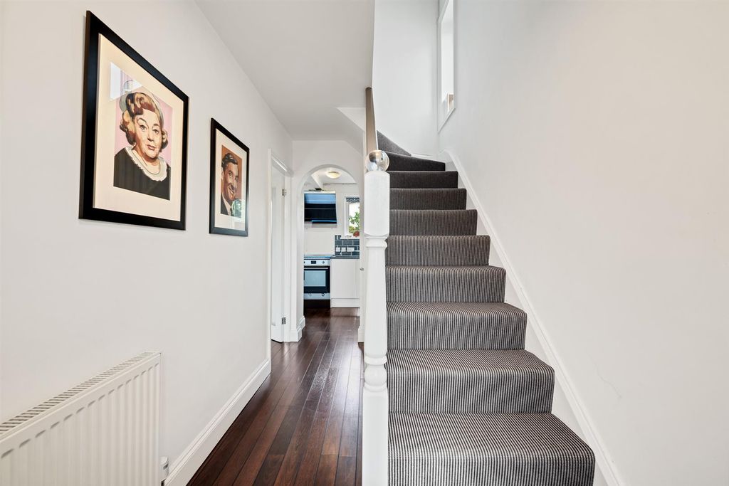 Property photo 2 of 15 Entrance Hall