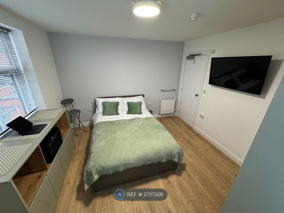 Property photo 3 of 13 Bedroom 2